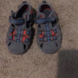 Used toddler shoes size 5